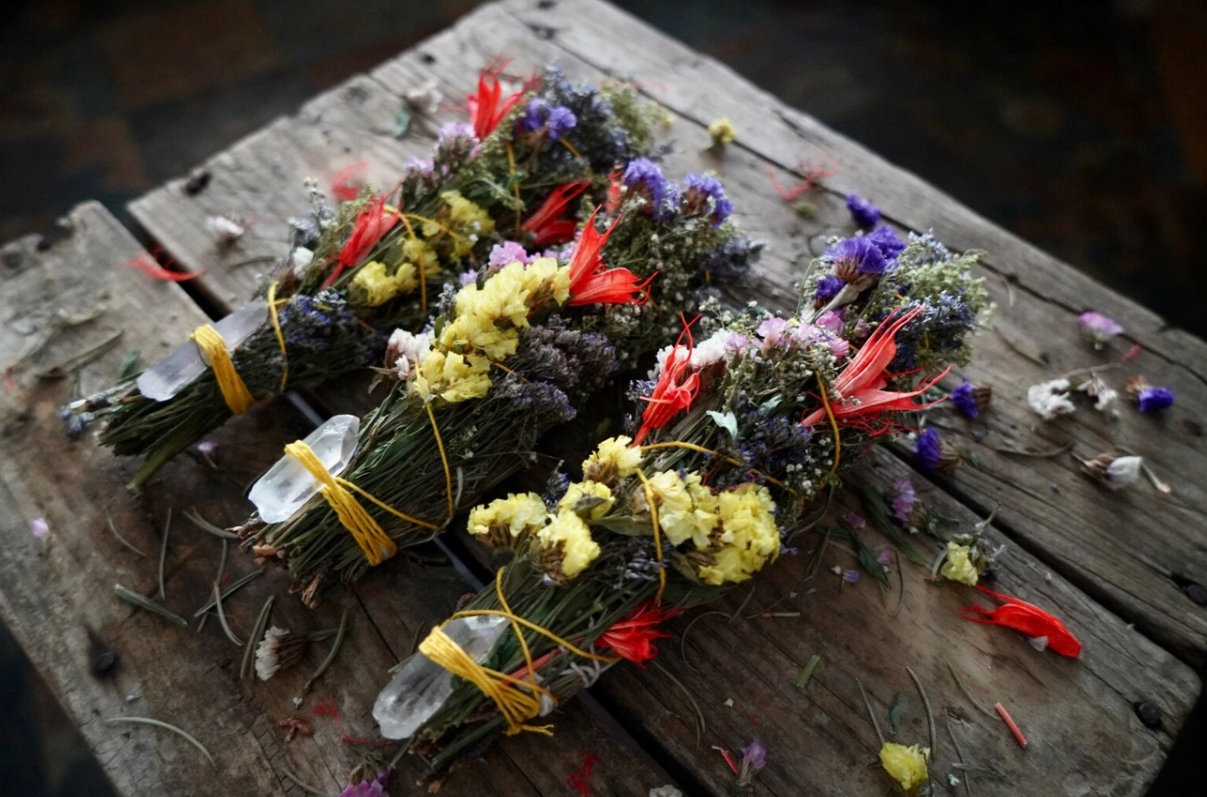 Manifest Floral Smudge Wand & Natural Incense