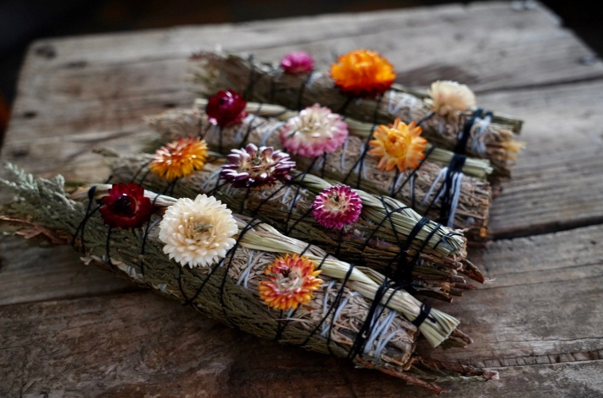 Flourish Floral Smudge Wand & Natural Incense