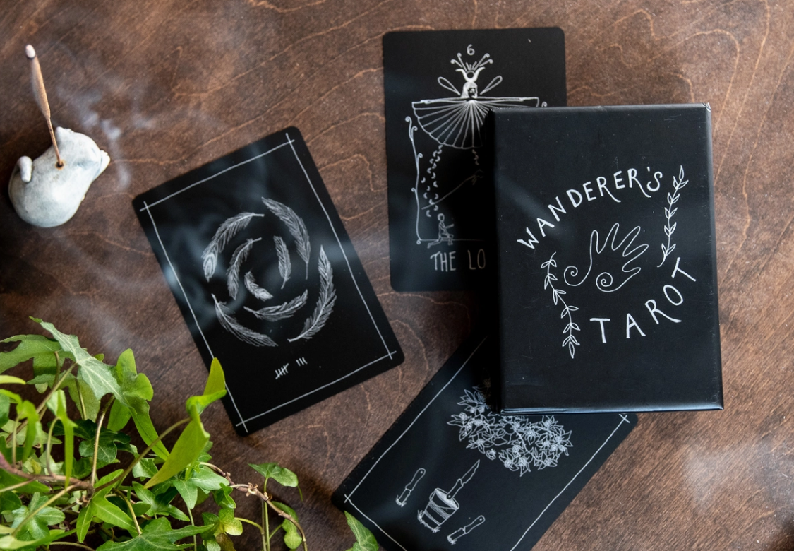 Wanderer's Tarot (78-Card Deck with Fold-Out Guide)