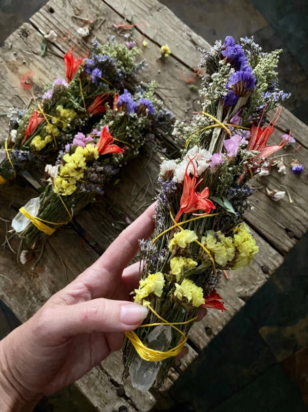 Manifest Floral Smudge Wand & Natural Incense